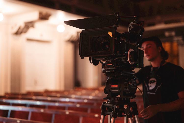 7 Key Factors for Choosing a Film School