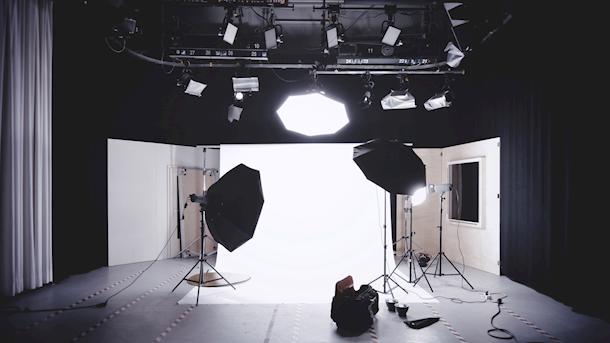 Lighting a Set: 3 Tips to Use to Your Advantage 