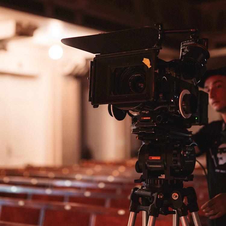 7 Key Factors for Choosing a Film School