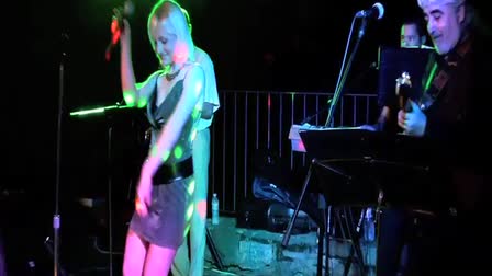Live performance cover band Elain Rouch