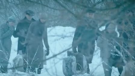 audio description Winter in Wartime